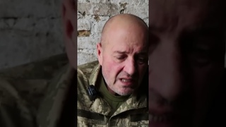 Спереди и сзади кричали: «Сдавайтесь!». Я кричу: «Мы сдаемся!»