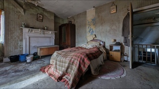 Abandoned House Frozen In Time At The Roadside With Everything Left Behind! Old Family Home