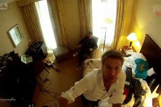 Acoustic hotel room session IIX: Neon Hero (Christian Burns & Eller van Buuren)