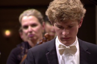 Jan Lisiecki - Chopin Nocturne  No.1 in C Minor
