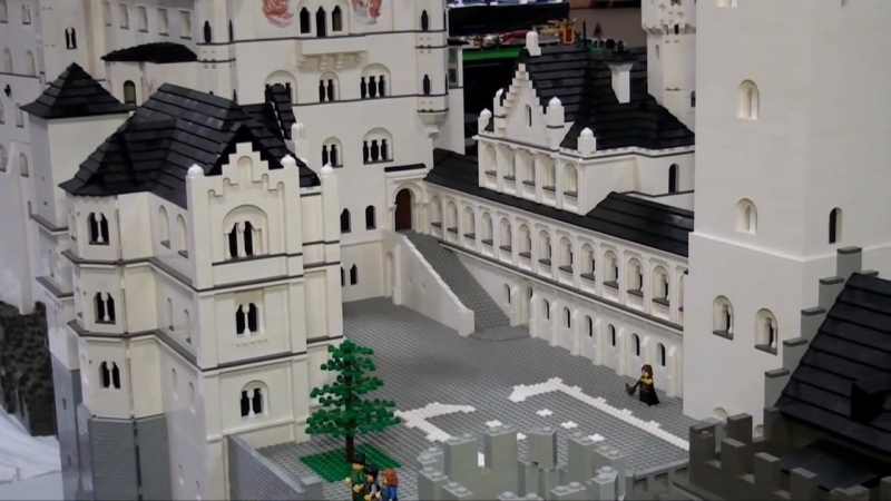 Huge LEGO Castle Neuschwanstein Brickworld Chicago