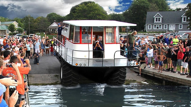 Amphibious Driving Houseboat First