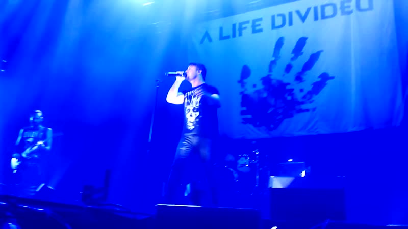 A life divided Sounds like a melody Volle kraft voraus