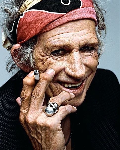 Кит Ричардс британский гитарист и автор песен группы The Rolling Stones вместе с Миком Джаггером Авторитетный американский журнал Rolling Stone поместил его на 4-е место в списке «100