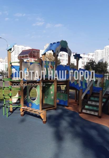 Коммунальщики восстановили игровые комплексы на детской площадке на 2-й Вольской Коммунальщики восстановили игровые комплексы на детской площадке на 2-й Вольской