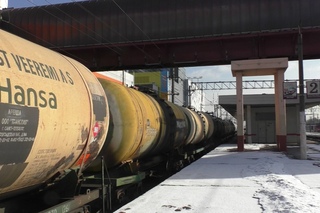 Электровоз 2ЭС4К-090 с грузовым поездом