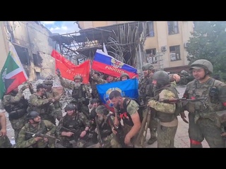 Бойцы полка им. Ахмата Кадырова и 6-го казачьего полка имени Матвея Платова в Лисичанске