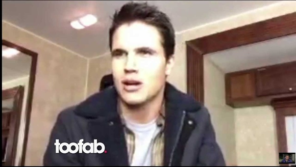The Tomorrow People Robbie Amell Talks New Episodes, Drunk Fassbender and CW