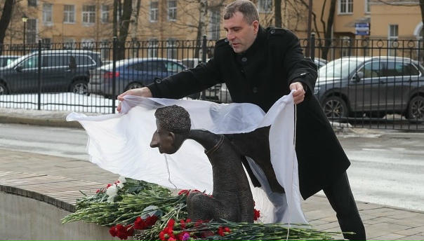 Памятник медикам погибшим от коронавируса в санкт петербурге Памятник медикам погибшим от коронавируса в санкт петербурге