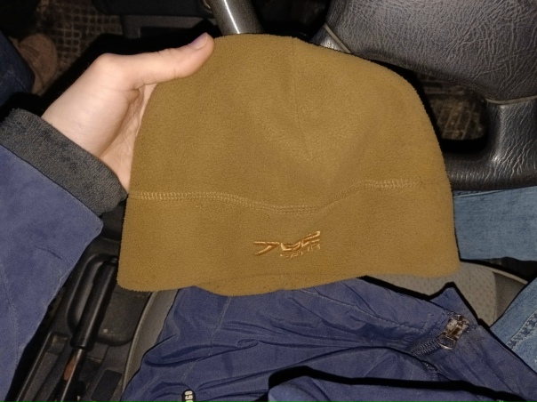 Здравствуйте,кто потерял шапку? На симферопольской в...