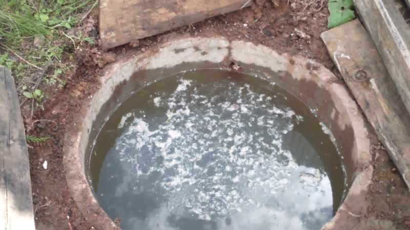 Колодец в Жилино, вода на уровне