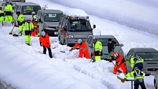 Heavy snowfalls around the world: Japan has been living under snow for a week