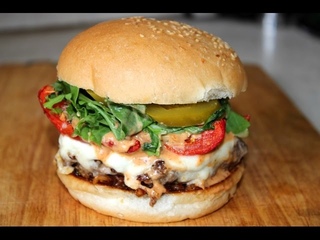 Бургер с джемом из бекона / Burger with becon jam